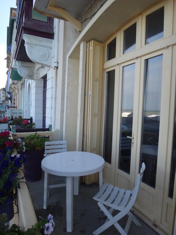 Beau Studio, Front De Mer - Rdc Apartment Мер-ле-Бен Екстериор снимка